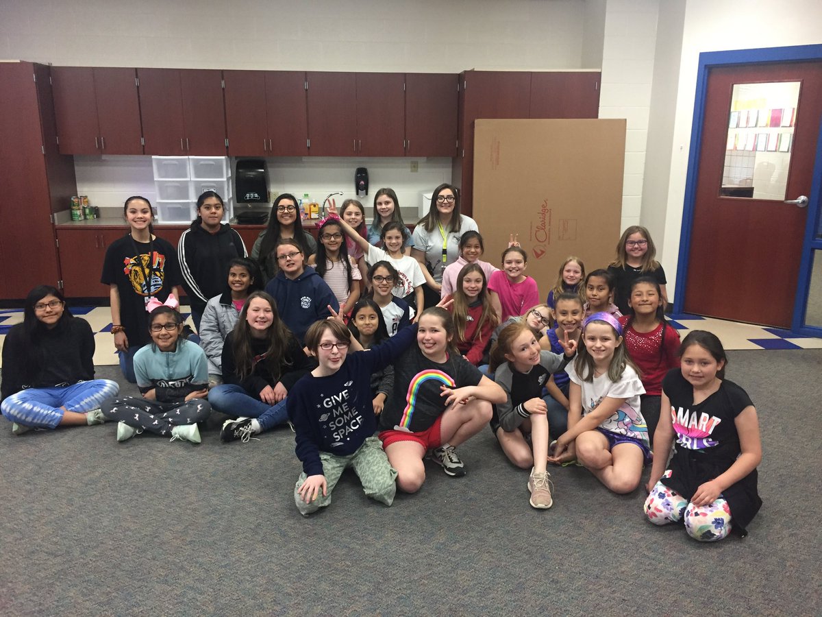EASTovation's tweet photo. What a great 5 months for Coding Takes Flight! When we started we had a big audacious goal of reaching 500 elementary girls to promote #GirlsInSTEM by the end of the school year. Today we met that goal and are now looking to reach 1000! #ARKidsCanCode is for real! @AsaHutchinson https://t.co/e9Z3QszgjT