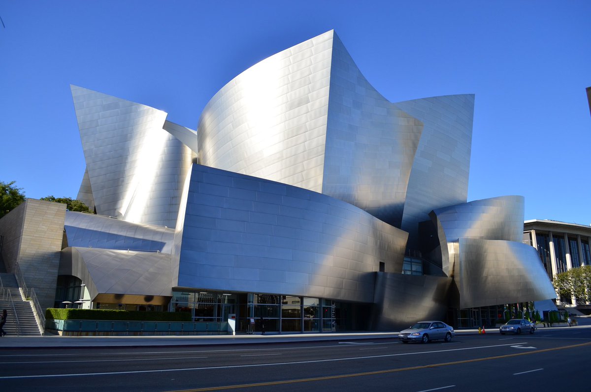 #SabíasQue Los Ángeles tiene más museos y teatros que cualquier otra ciudad de los Estados Unidos, y la ampliación del metro en 2016 ha facilitado que los desplazamientos por la ciudad resulten más cómodos. #LosAngeles #Entretenimiento #VolarMagazine