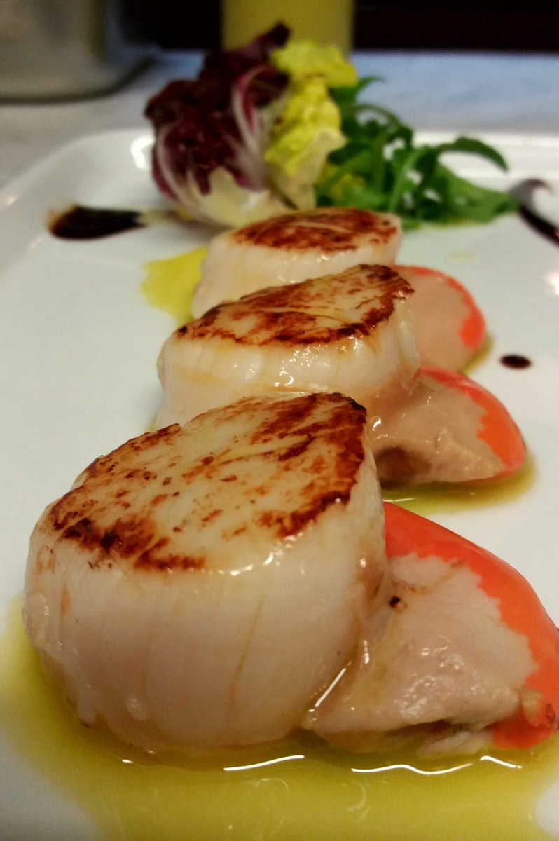 Fresh king scallops with lemon dressing.
friendsofflavours.london