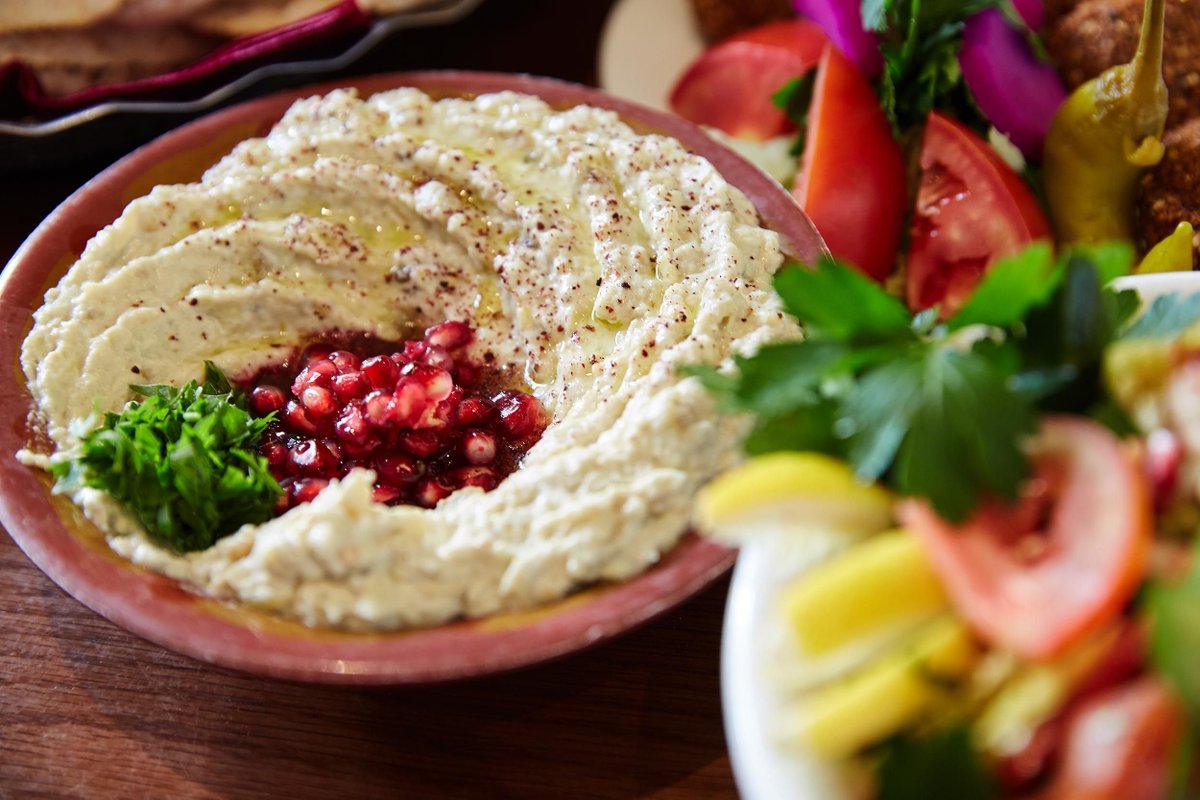 MaroushBakery's tweet photo. Hummus is super healthy! Low in saturated fat and high in fiber and protein, hummus also offers complex carbohydrates that make you feel satisfied and full.

#foodiefacts #foodie #Lebanese #goodfood https://t.co/8m0Na66qft