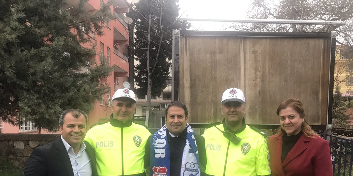 İslahiye’de güzel bir tevafuk... Sıra arkadaşım polis memuru Mahmut Bozkurt ve İbrahim kardeşlerimle İslahiyemizde karşılaştık... <a href="/Yilmaz_feray/">Feray Yılmaz</a>