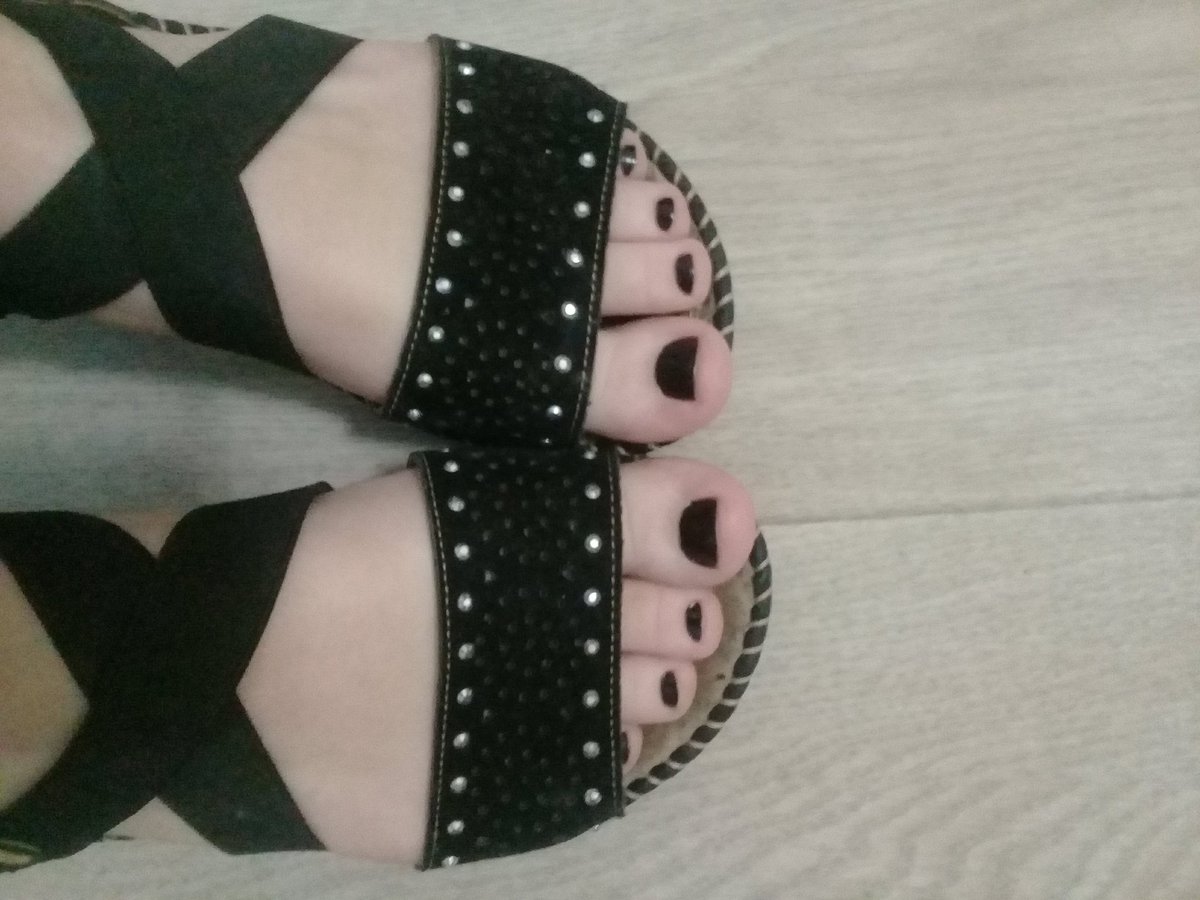 Peach70940323's tweet photo. Color or nude ?👠
#footfetish 
#foot #sweetfoot #biautifulfoot #candyfoot #foot  #girlsfoot #feet #feetmodel #feetvideo
#instafeetlove #ferlmidels #saxyfoot #saxyfeet #cutefoot #cutefeet #nicefoot #nicefeet #candyfeet #sweetfeet #prettytoes #toes #footjob #cute https://t.co/MNeOHd37mL