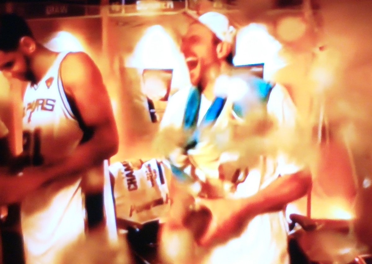 FFEERRNANDA's tweet photo. #GraciasManu
#ForEverThanks🏀🇦🇷 https://t.co/dhADbIdil3