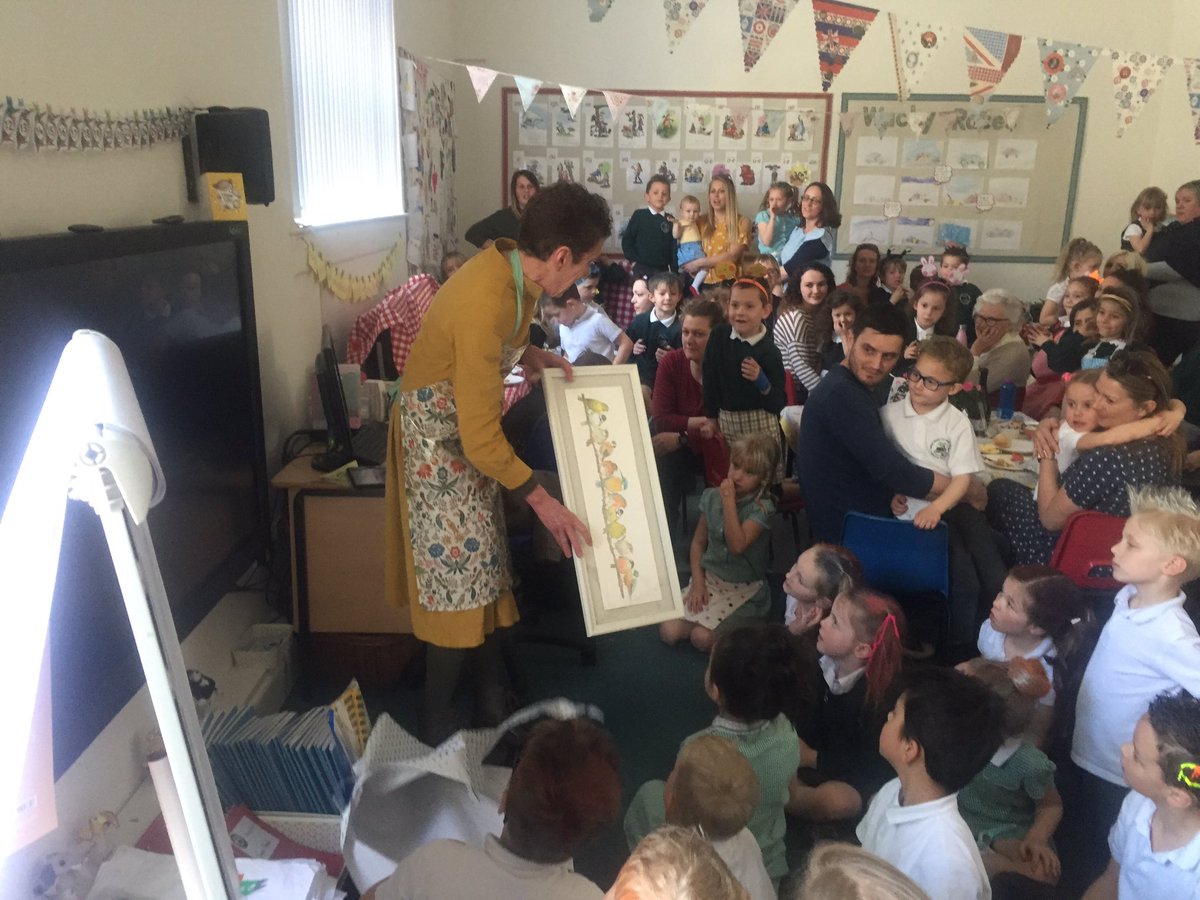 InfNetley's tweet photo. Good luck in your new house Mrs Taddeo; we hope you like the picture and can hang it on the wall and remember the Kingfishers. https://t.co/0qyjDGUj61