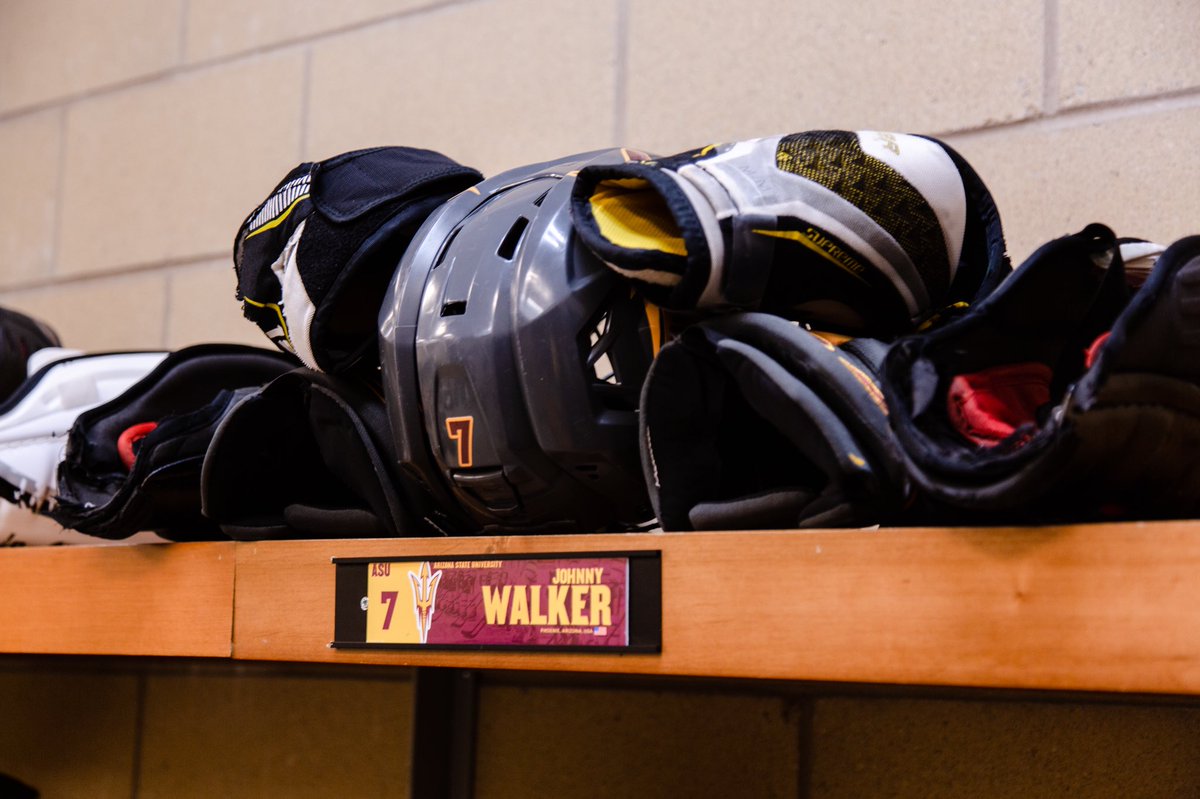SunDevilHockey's tweet photo. Hung with care. 👏

#WhyNotUs | #ForksUp https://t.co/PZB87aGhoh
