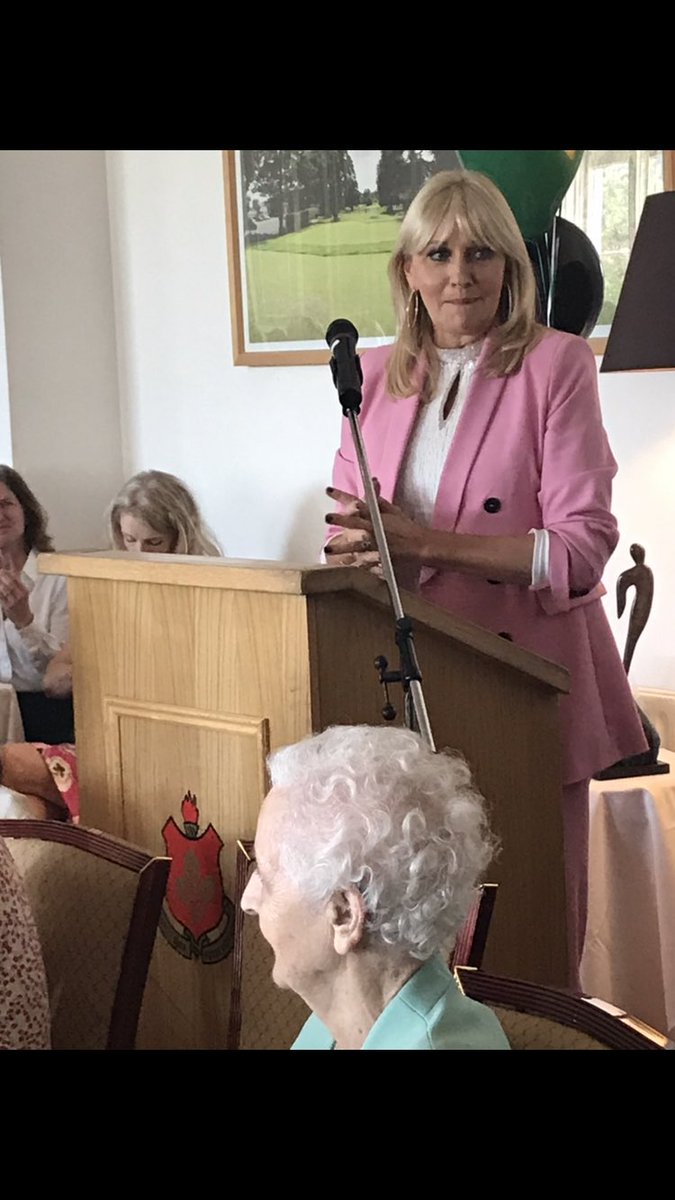 katebentleykb's tweet photo. Delighted to support a fundraiser in aid of #MuckrossLunch19 with my work crew @FMIHeadOffice. Hosted by @MiriamOCal &amp; @nualacarey25 &amp; Irish International Hockey player @AnnaOF - Bubbles &amp; Blue Skies! @ElmParkGolfClub 🥂☀️ https://t.co/EO1U8FlSgc