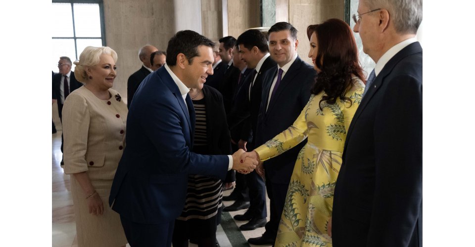mrpromania's tweet photo. În contextul vizitei de lucru a prim-ministrului Republicii Elene,  Alexis Tsipras @tsipras_eu  în România, ministrul Intotero Natalia Elena i-a mulțumit pentru deschiderea față de comunitatea de români din Grecia, o comunitate dinamică și bine integrată.

@GuvernRo @ro2019eu https://t.co/R06G0SWFK5