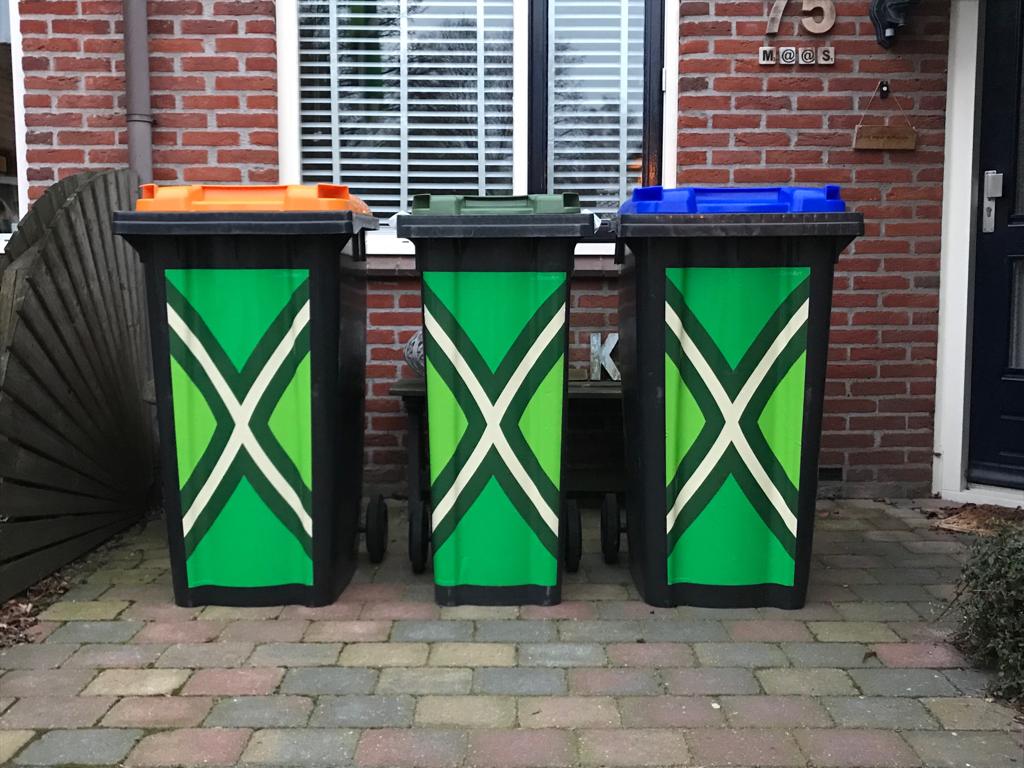 CoverArtPrints's tweet photo. Vandaag foto's van blije klanten ontvangen, altijd leuk! Laat deze fraaie vlag nu ook op jouw stoep wapperen. Samen trots op de Achterhoek. #Achterhoeksevlag #trotsopdechterhoek. #klikovlag #containerstickers #klikostickers #Achterhoek https://t.co/HDjPObUYHa