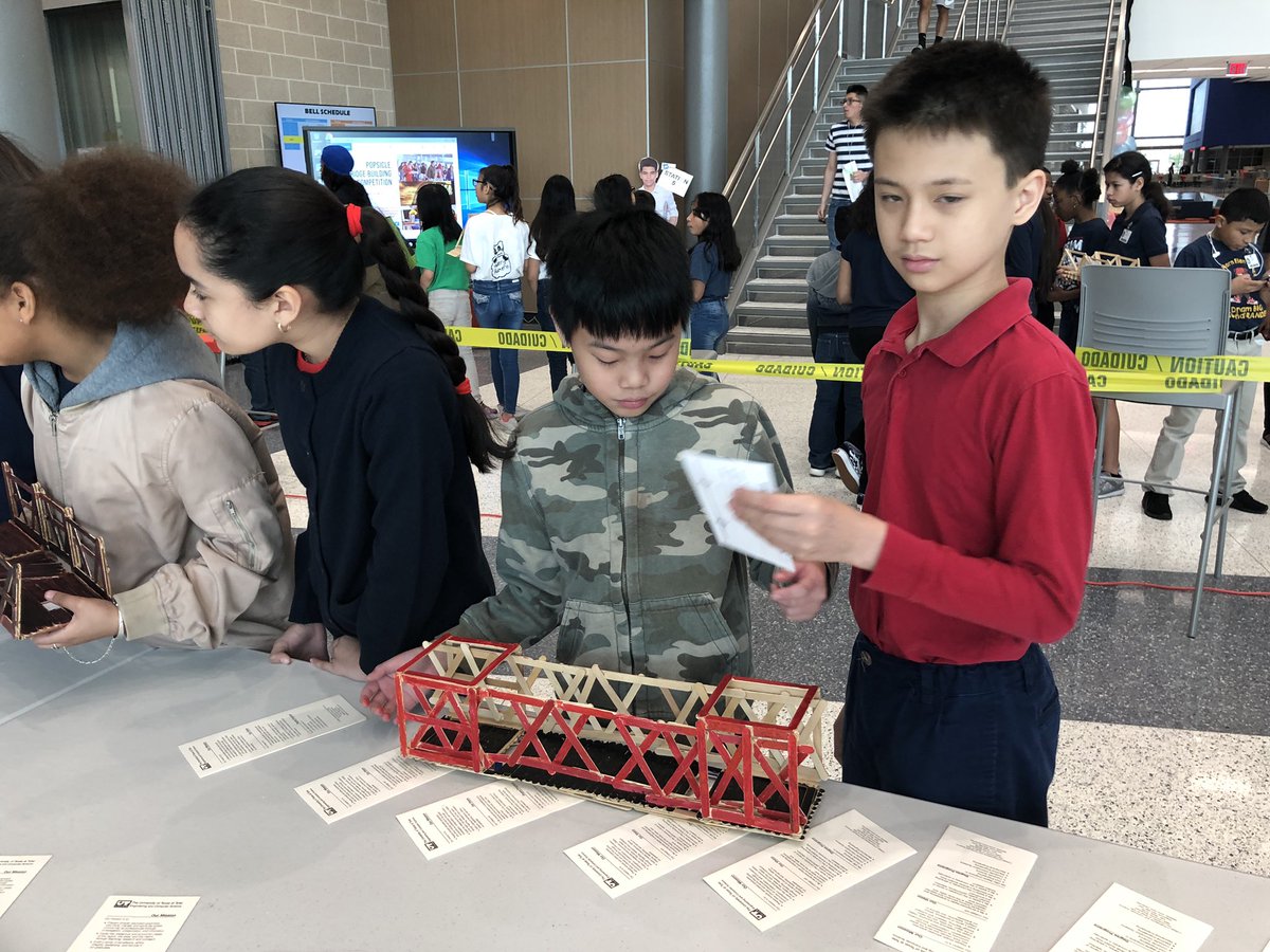 BlackmerJulie's tweet photo. 5th grade AIMS had a blast at the STEM popsicle bridge competition! @jamorrier @ChancellorComet #ChancellorScience @AliefScience @aliefstem https://t.co/kvur0BQFhk