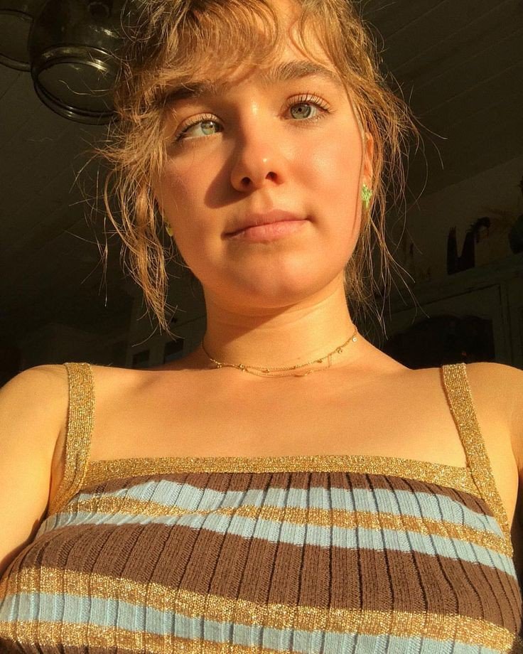 Shahareep's tweet photo. Haley Lu Richardson🌷 https://t.co/nusr1i4PBb