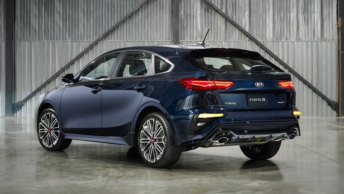 Киа к3 комплектации. Kia Forte 2020 хэтчбек. Kia Forte хэтчбек 2019. Kia Церато 2020. Kia Forte 2020 gt.