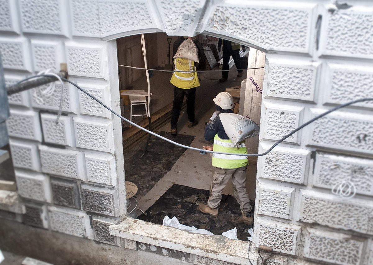 Graphene_Arch's tweet photo. Moving rubble out of a basement takes a lot of hands. Thank you boys for all your hard work.⠀
#kensington⠀
#basements⠀
#sitediaries⠀
#hardatwork https://t.co/Ob9o18X8I9