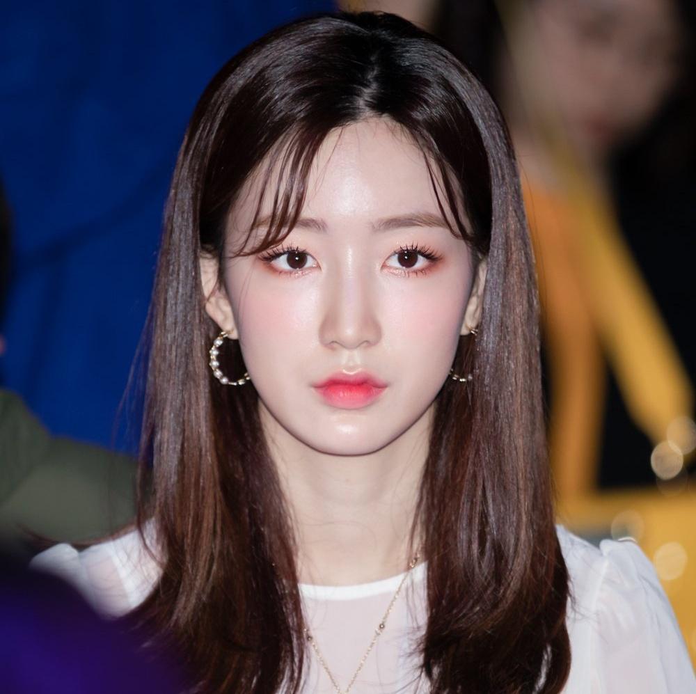 gugudan_iu's tweet photo. Jugyung as Hana. 💜💜💜
#coldlook #TrueBeauty #jugyung #gugudan #Hana https://t.co/tKvXmbCqIa