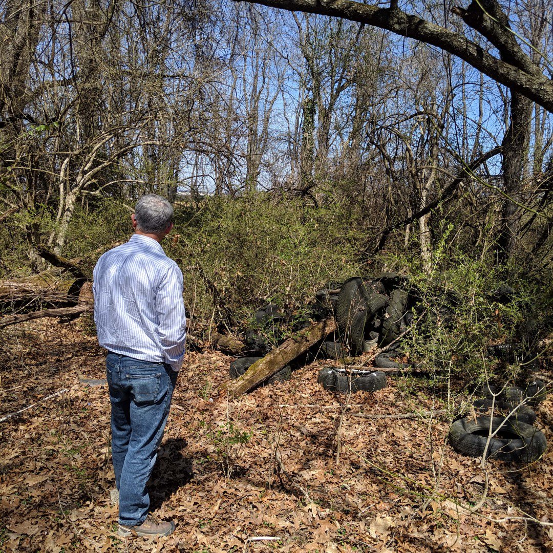 treeha_us's tweet photo. Dr. John Seiler took a walk with us through the Crumpacker woods today. He earned the nickname Dr. Dendro here at Virginia Tech for being an expert in #tree physiology and #forest #ecosystems. We can now be confident that #TreeHAUS will indeed regenerate its surrounding ecology! https://t.co/JiCsQpsTD4