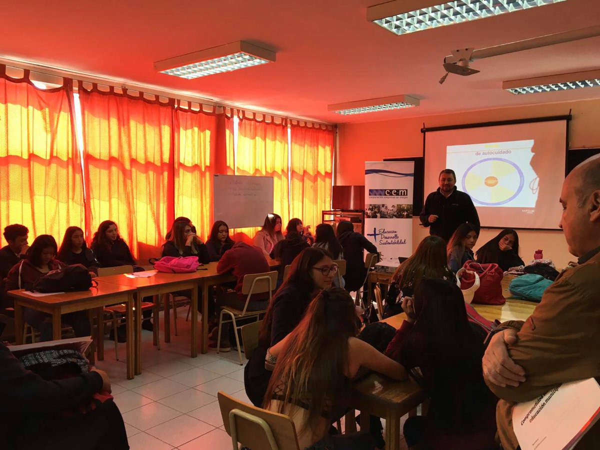cemaipo's tweet photo. [AHORA] Acompañamos a los estudiantes aprendices Dual de la especialidad de Administración con una charla de "Seguridad e Inducción a la empresa" en el Liceo Enrique Bernstein 👌
.
.
.
#educacióntp #educación #dual #administración https://t.co/mxA0rBwAX9