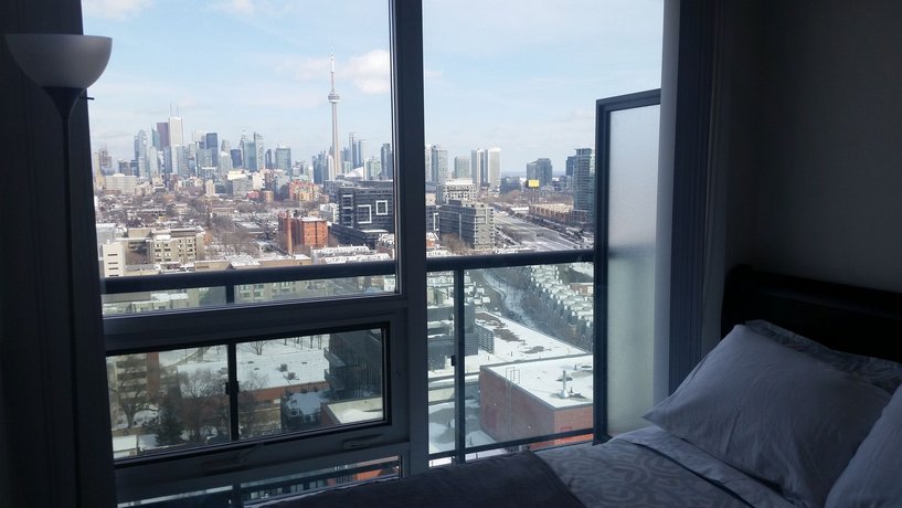 mikelumo's tweet photo. Drove to Toronto for the weekend for a little vacation to visit one of my best friends. It blows chunks when the true friends you grew up with; made you who you are, with move away. Makes you appreciate the time you get to chill with. Those types of friends are rare, keep them https://t.co/Zph1cFAcZJ