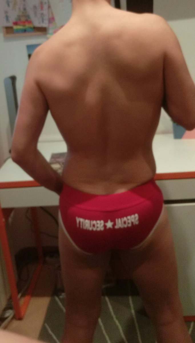 xxdye30's tweet photo. Se acerca el verano y los socorristas volverán a las playas. ¿Quién no tiene fantasías con uno? Estos me recuerdaneso. #gay #underwear #ChicosDeLaRed
#boys #cruisingMADRID #bulge https://t.co/qPL8tOfLId
