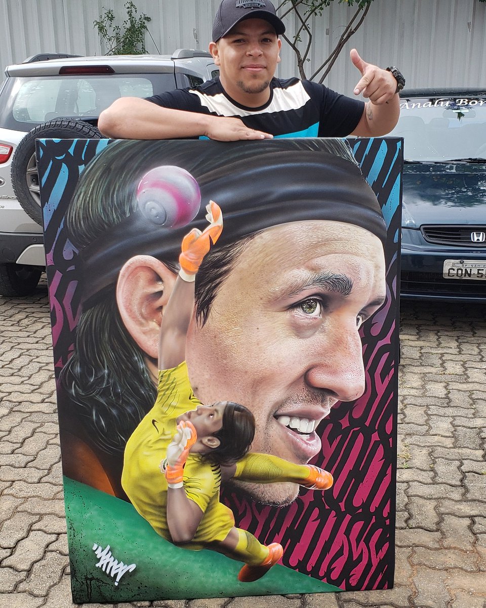 marcobellojr's tweet photo. Torcedor colombiano entregou quadro ao goleiro Cássio hoje no CT do #Corinthians https://t.co/0Pcy97MoYx