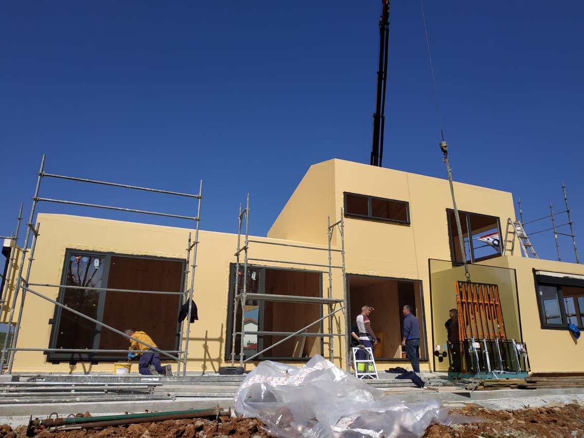 sorribero's tweet photo. Terminamos la hermeticidad de nuestra Passivhaus plus, con la aplicación de membrana líquida Stoguard sobre estructura CLT de @egoin_sa. #passivhaus #passivhausplus #construccion #construccioncantabria https://t.co/WWtBwBmfKS