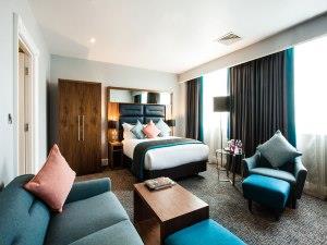 AimbridgeEMEA's tweet photo. This week's #FridayFocus takes us to the @CrownePlazaLDS. This hotel is in the heart of Leeds city centre and has 135 bedrooms and 7 purpose-built meeting rooms, as well as a great restaurant - Bar &amp; Kitchen @ LS1. https://t.co/Xb53CZ8Ruf https://t.co/dQLJYF7ZiX