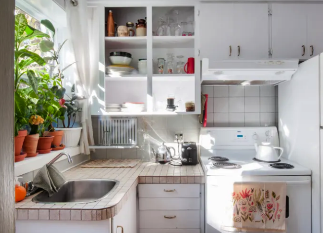 A1SelfStorageNJ's tweet photo. Home #storage solutions don't have to be costly. @AptTherapy features a few kitchen-organizing ideas you can steal from savvy dollar store shoppers, https://t.co/ToM9cXSJnr https://t.co/8yN2rDFv48