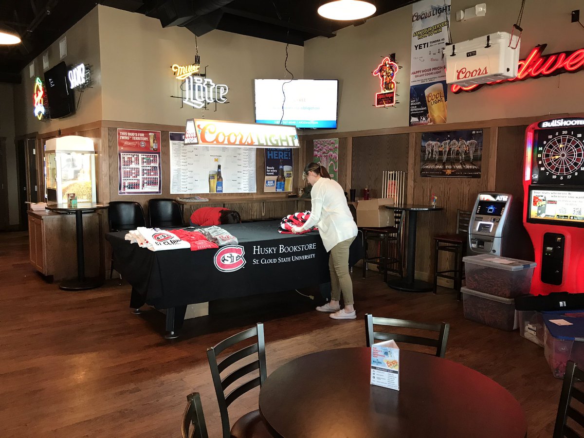 Getting set up for pregame <a href="/BulldogTap/">BulldogTap</a>. See you at 12:30! #GOHUSKIESWOOOOO