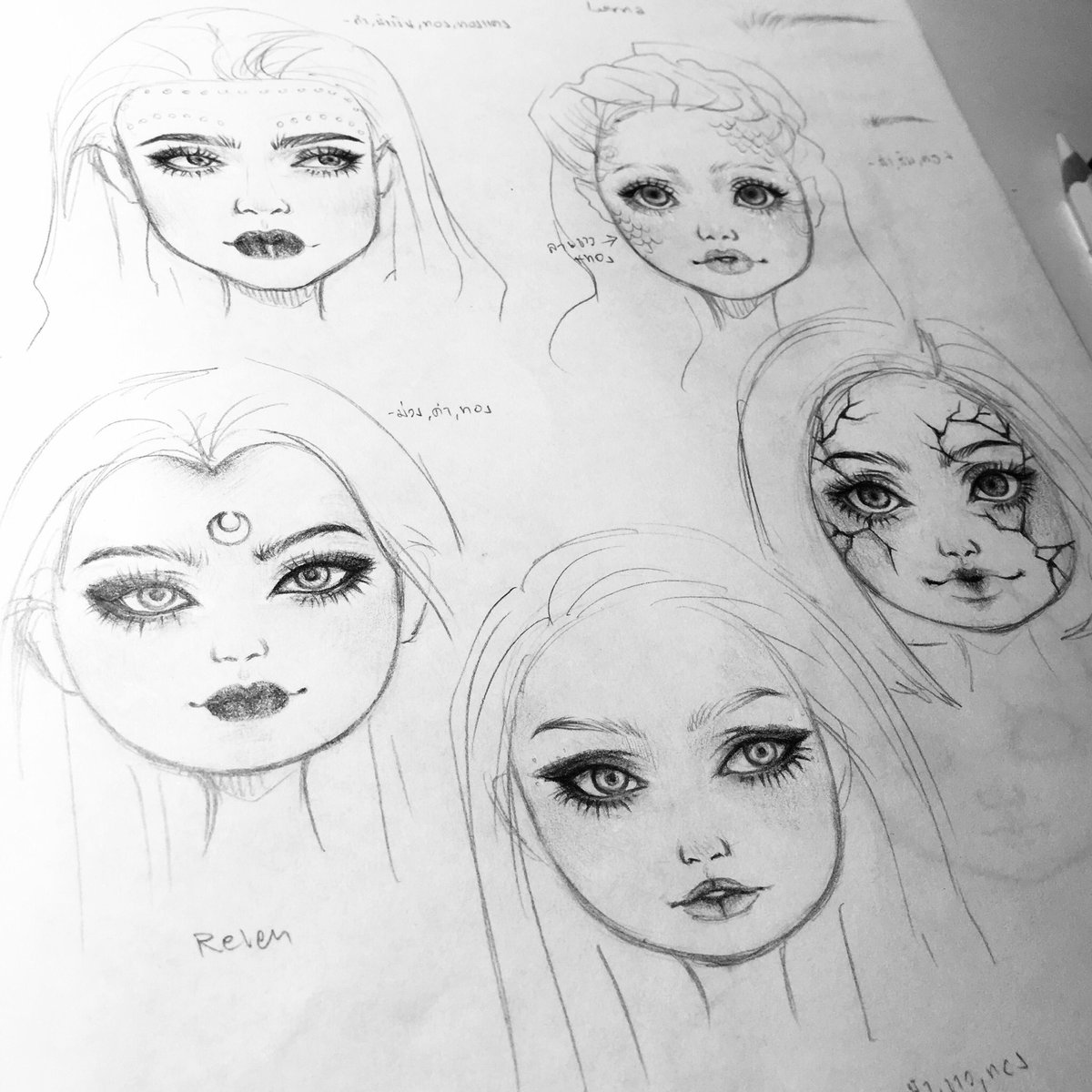 dibambolastory's tweet photo. แบบร่างสาวๆที่จะเพ้นท์ไปขายในงานตุ๊กตาวันที่7เมษานี้~ #repaint #faceupdoll #sketch #doll #MonsterHigh #everafterhigh https://t.co/poiz6wWovJ