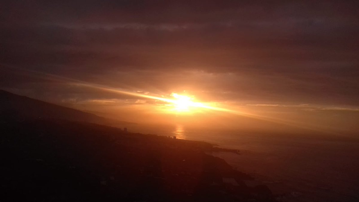 RestElPinito's tweet image. Estos #atardeceres los puedes disfrutar desde nuestro #restaurante las vistas abarcan el Valle de la #orotava ven a visitarnos! #tenerife #cuestadelavilla #santaursula #comidacanaria 📞922367057