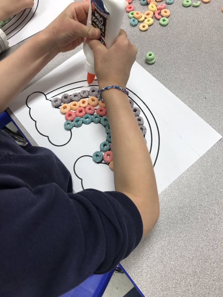MWitles's tweet photo. Thank you for being guest reader and artist today Mrs. Escamilla! We loved learning about rainbows 🌈, and identifying what was fiction and nonfiction in the story! #AACPSAwesome #welovevolunteers #LearninginK #we❤️🌈 https://t.co/jyrnkTnRHj
