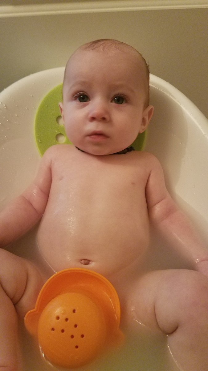 plainemarijane's tweet photo. He is coming around and enjoying bathtime now 🌻 cute booty https://t.co/DV8LMzhhZu