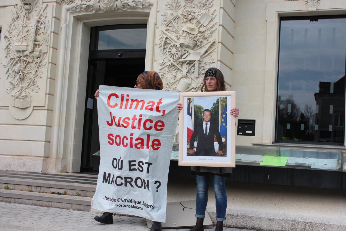 JusticeClimat49's tweet photo. 🚨 Garde à vue n° 23 ! 😒
Suite à l'action de décrochage de portrait présidentiel à Trélazé par Justice Climatique Angers - ANV Action non-violente COP21 un citoyen est en garde à vue à #Angers
#SortonsMacron https://t.co/ylOijkmm5T