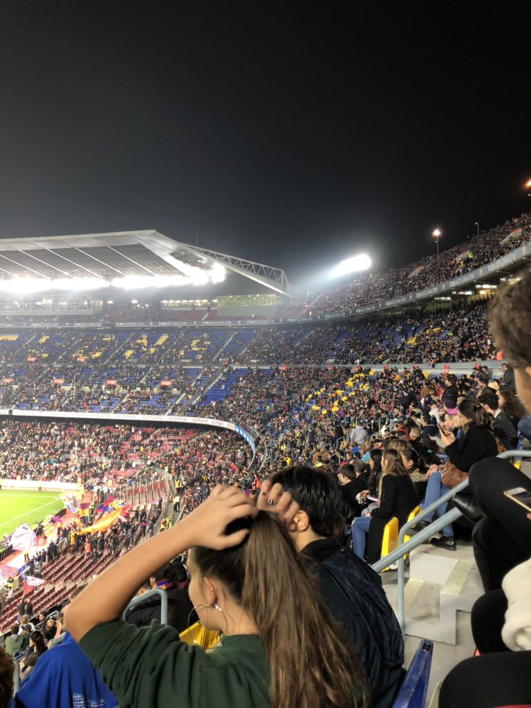 B3st2324's tweet photo. คือน้องชายของโฮสต์ใจดีมาก ซื้อตั๋วดู Champions League ให้เป็นของขวัญวันคริสต์มาส เป็นของขวัญที่ถูกใจที่สุดละอ่ะ #นักเรียนแลกเปลี่ยน #Spain https://t.co/6JMHLr9cFP