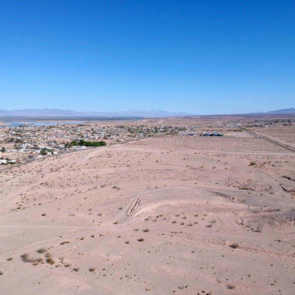 ranchreaz's tweet photo. 169 acres with 1 mile frontage on Route 66 just north of I-40 overlooking the Colorado River in Topock Marsh though the Havasu National Wildlife Refuge, this would make a great development for RV, storage or mixed use with some single family - this is in an @OpportunityZone! https://t.co/InZ673j3V0