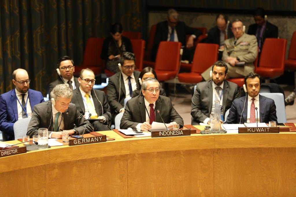 DTDjani's tweet photo. “One finger cannot pick up anything” (Malian proverb): we need many fingers of the international community to lend a hand in creating safe & prosperous Mali #UNSCBriefing #IndonesianWay #IndonesiaUNSC https://t.co/zCsLEEBSKc