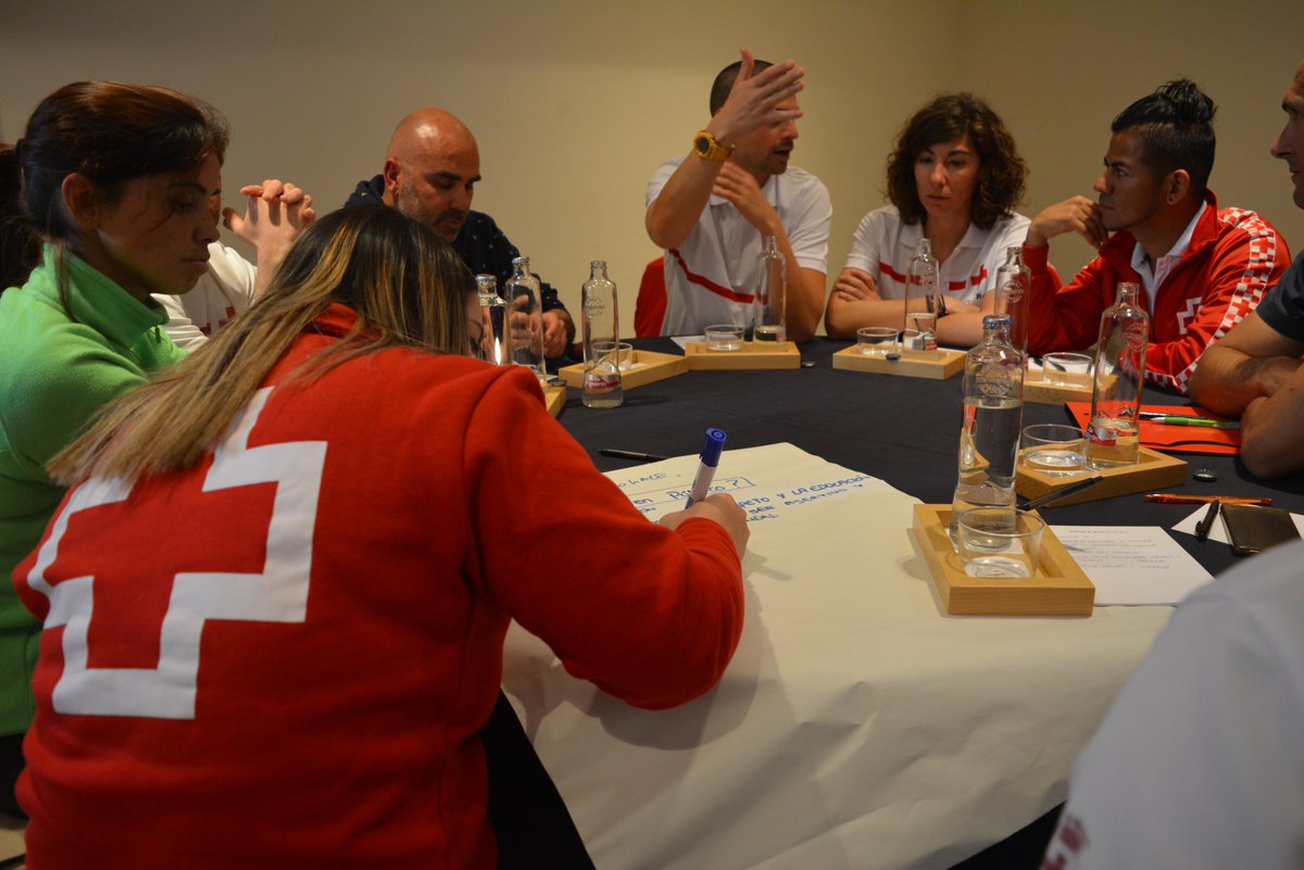 CruzRojaCA's tweet photo. En Cruz Roja nos importa la preparación de nuestros socorristas, para mejorar la atención que prestan en las playas. Por eso estos días celebramos MUNDO SOS, el primer congreso de @CRE_Emergencias sobre Socorrismo Acuático.
#CruzRojaSOS #mundoSOS
@CRE_Emergencias https://t.co/4urjlxoype