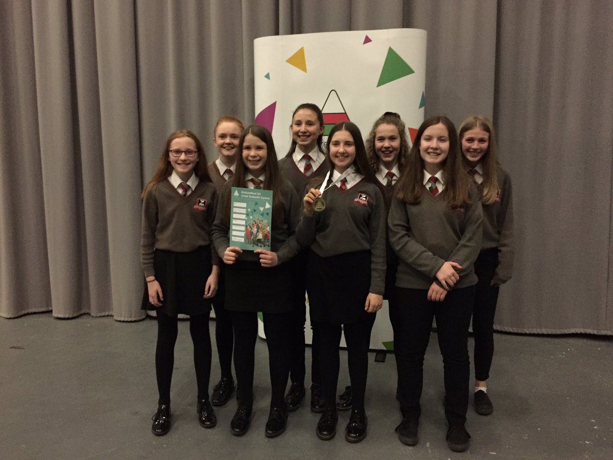 CymraegYHR's tweet photo. Llongyfarchiadau i bawb yn Eisteddfod @UrddCeredigion 👏 Ambell lun yn fan hyn. Caerdydd co ni’n dod! 🚌 🚎 🚌 🚎 @YsgolHR #ymgom #llefaru #eisteddfod #Urdd https://t.co/MHEM2TqreV