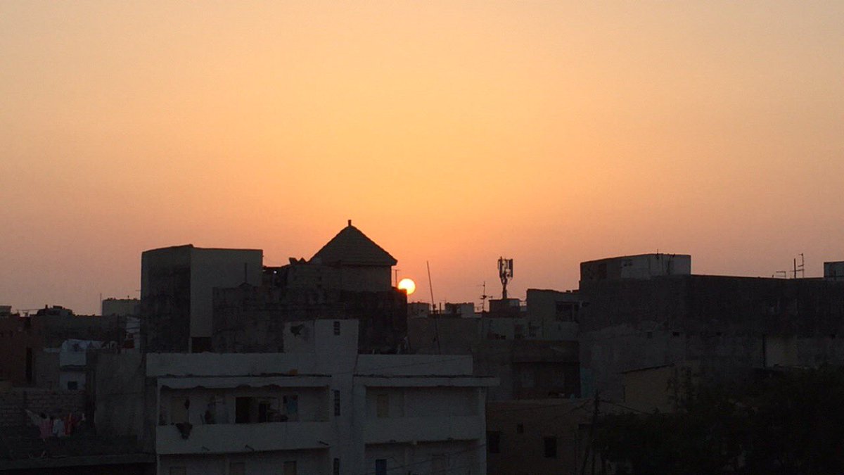 adn_pictures's tweet photo. 📸 @ADNchannel221 #sunset 
.
.
.
.
.
#littlebeautifulthings #vibes #positivibes #dakarlife #dakarlifestyle #dakarvibes #clothes #red #peace #lovequotes #pictureoftheday #caption #key #control #shooting #studio #blackisbeautiful #black #man #blackpeople https://t.co/t53tHhHDLl