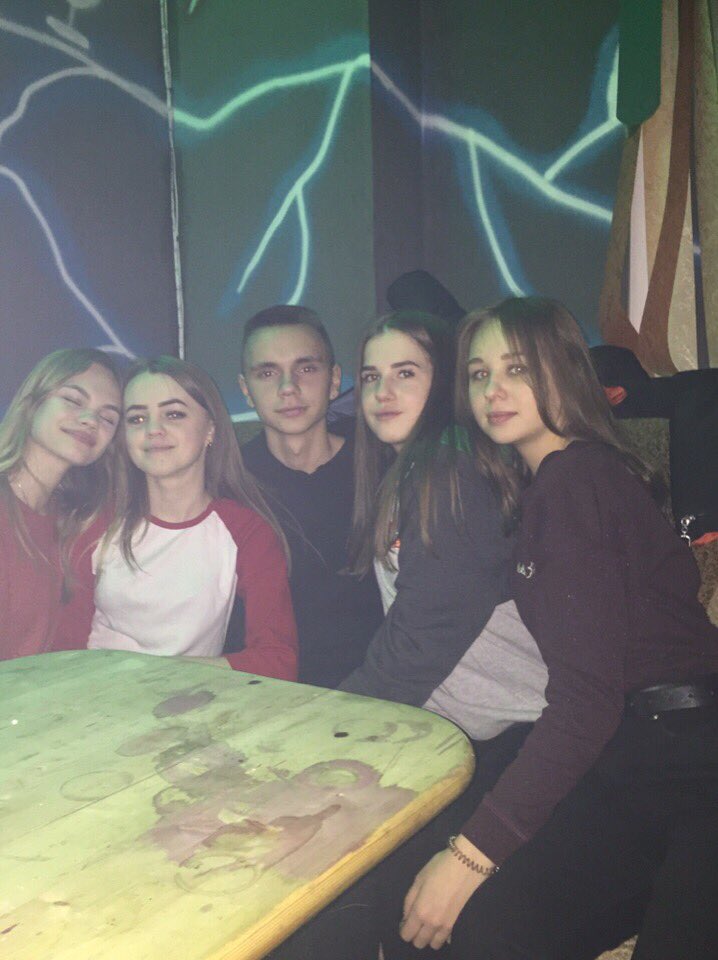 panshinaaaa_'s tweet photo. где же вы мои друзья?🙄 https://t.co/W20lYVMBj6