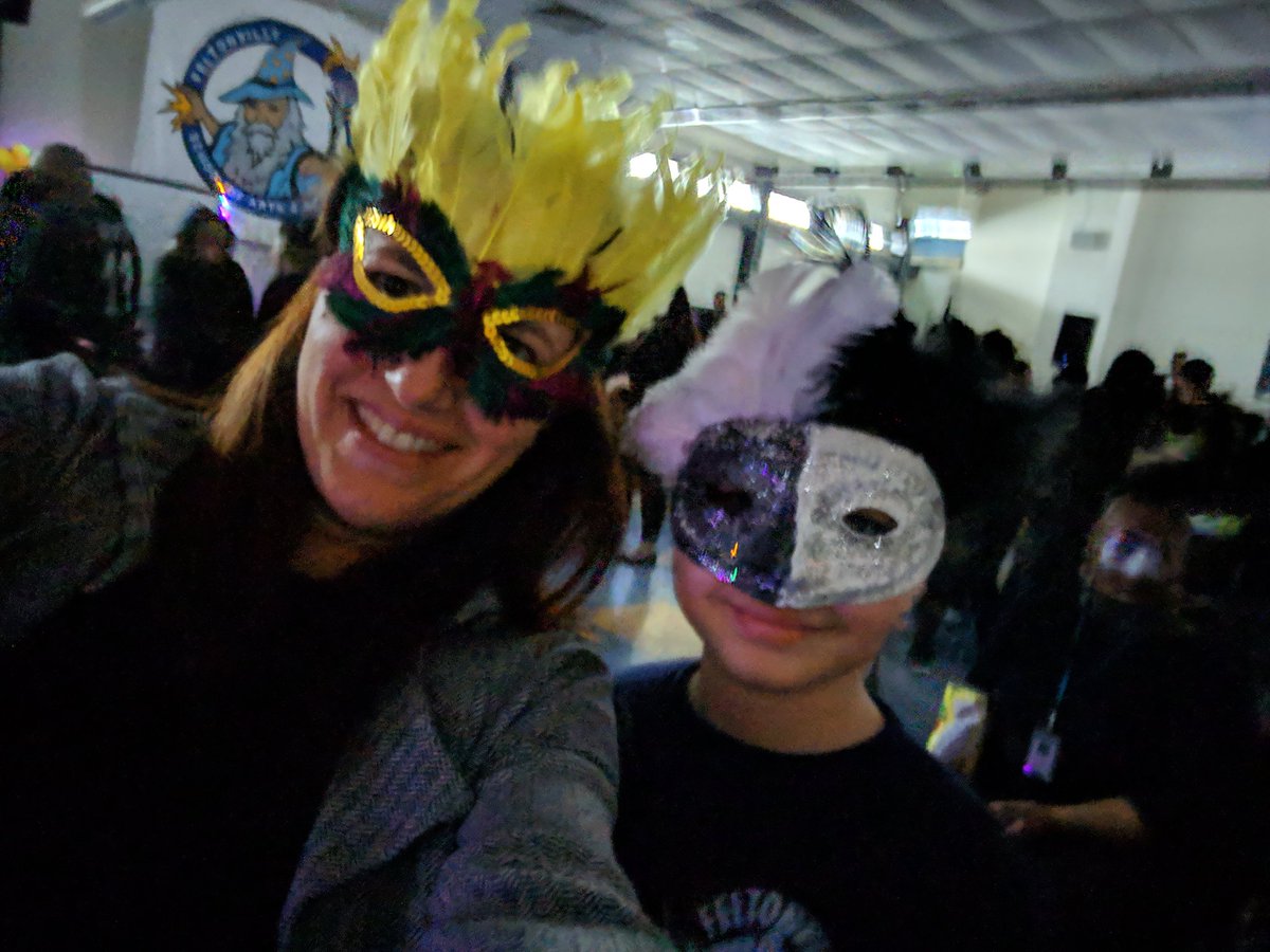 StefanieDiFran1's tweet photo. Feltonville Arts and Sciences 6th Grade Masquerade Dance π @PBISRewards @PrincipalPiniat @phila_teach @kelleycollings @thealisonstore #FSASproud https://t.co/uivoVk0OSU