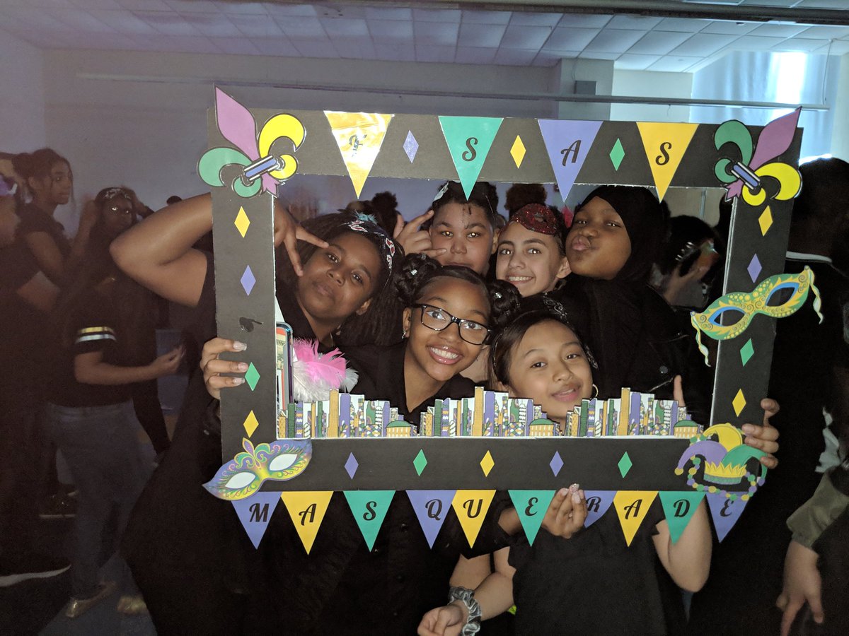 StefanieDiFran1's tweet photo. Feltonville Arts and Sciences 6th Grade Masquerade Dance π @PBISRewards @PrincipalPiniat @phila_teach @kelleycollings @thealisonstore #FSASproud https://t.co/uivoVk0OSU