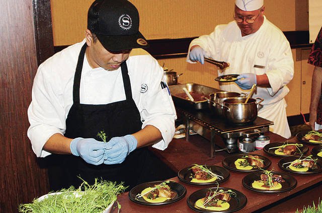 Events happening this weekend: #NoodleFestHawaii, more than 130 craft beers at #HonoluluOnTap, and an Indian cooking class and dinner - bit.ly/2HHZc10 #Crave