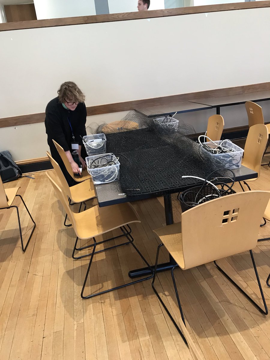 CRDM_Symposium's tweet photo. Chloe Higgenbotham running her drop-in workshop on Network Processing, in which she asks questions about how (much) we spend time on the Internet. #DialogAsSocialAction https://t.co/UDEaMXXOWY