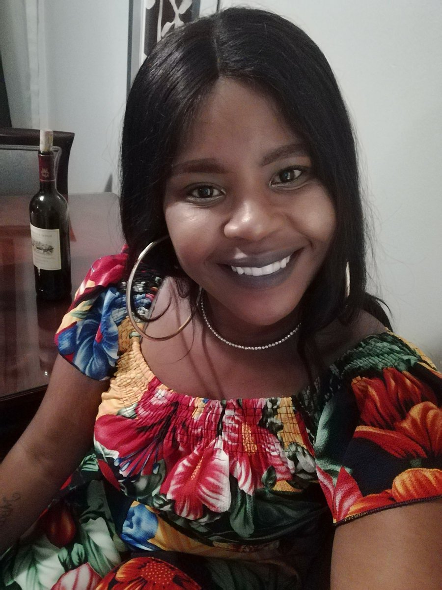 FineChicMpho's tweet photo. Happy #Frynight https://t.co/hP34wCx69k