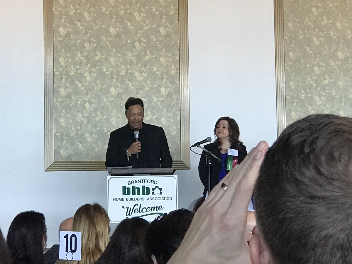 UrbanMuto's tweet photo. Excellent event today @bhbabrantford and many thanks to @Robbiealomar as guest speaker, and for signing my card! #buildbrantford #bestbluejayplayerever https://t.co/1gggWDpRJi