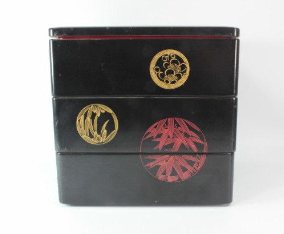 oliviastuard's tweet image. Japanese Lacquered Box, Vintage Japanese Lacquered Box, Handmade Jubako Lunch Box, Jubako Lacquered Lunch Box, Vintage Bento Box, Japanese #LacqueredBox #JapaneseLacquered 
$198.00
➤ goo.gl/Rs4pHw