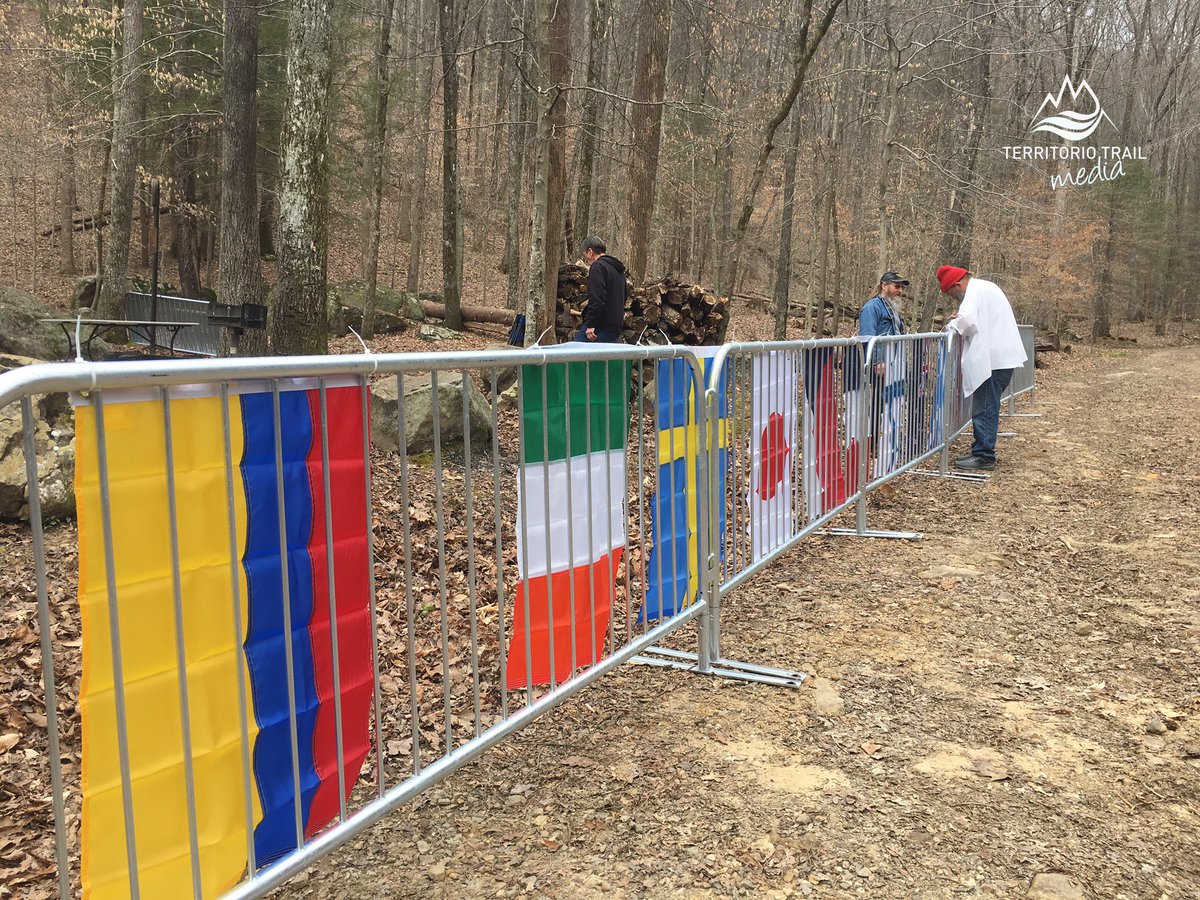 Banderas de los paises de cada participante en #Barkley este año. #BM100