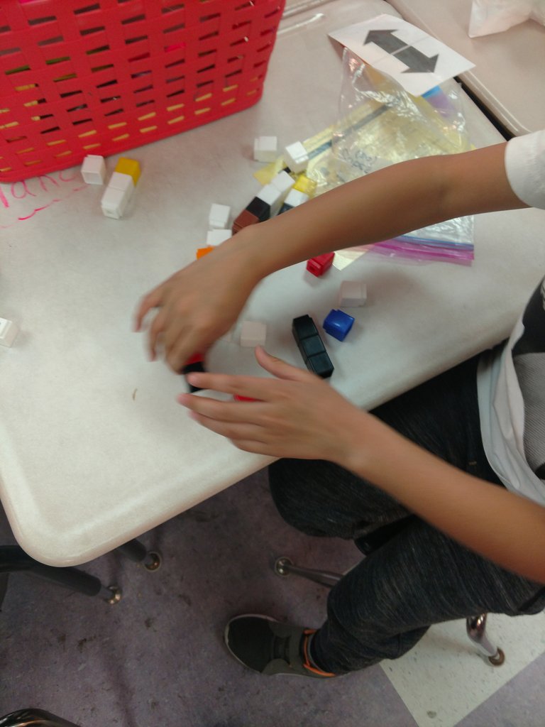 AACPS_PK5Math's tweet photo. Working with numberless word problems in Grade 1 @POESAACPS #aacpsawesome #makingtens https://t.co/ZqrzoV01M3