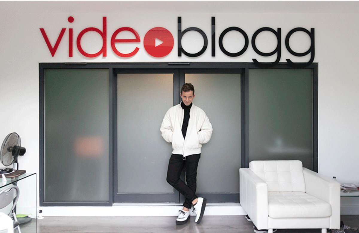 iamsamuelmusic's tweet photo. Fun times at @realvideoblogg with @ashleyconraduk
📸 @spacedannn
.
#singersongwriter #producer #synthpop #videoblogg #brightonmusic https://t.co/OnvKFocdYr