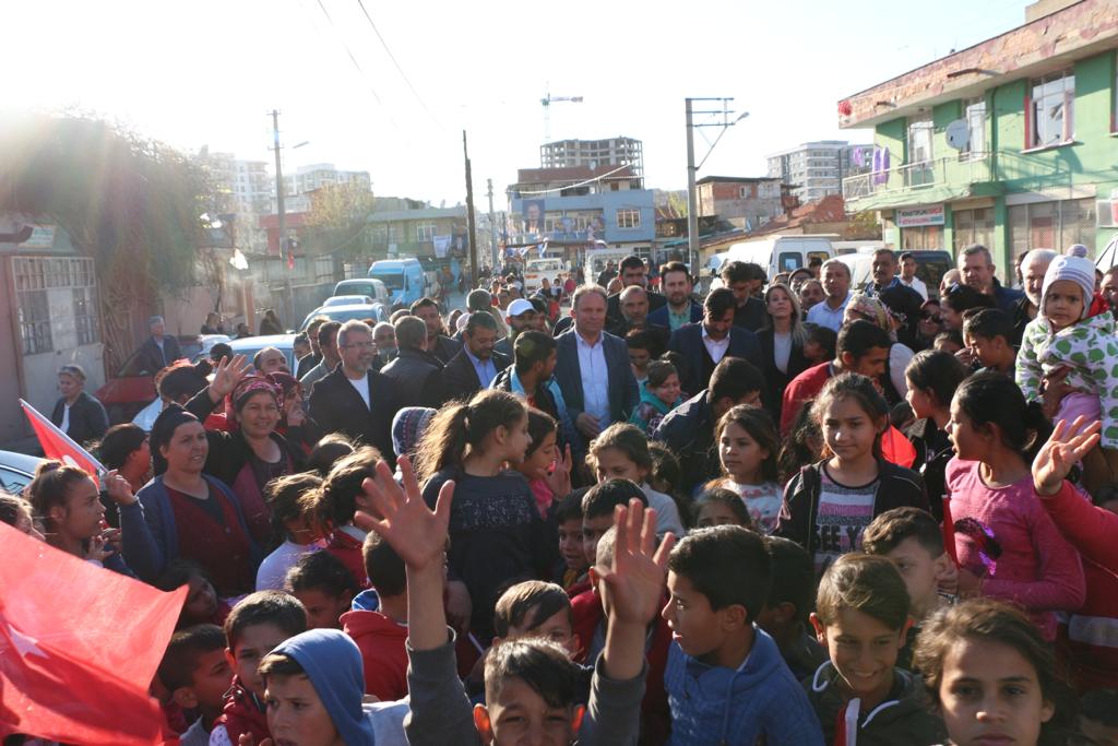 MacAyda's tweet photo. İzmir Milletvekilimiz Sayın Cemal Bekle ile Örnekköy Mahallemizdeki Roman hemşehrilerimizle bir araya geldik. Sorunlarını dinledik. Karşıyakamızdaki her mahallemizin sesi olacağız! #KarşıyakaKazansın https://t.co/wRYYNys0LD