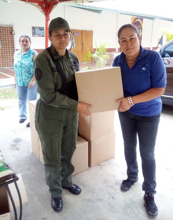 EJB_EEENP's tweet photo. #HombresYMujeresDeHonor personal militar, empleados y obreros de la @EJB_EEENP @direducejb del @EjercitoFANB adquieren #CLAP en pro de la familia militar gracias al apoyo de Alimentos Vargas y @ameb_vzla porque #LaFANBEsVenezuela #LealesSiempreTraidoresNunca https://t.co/8Gd0MbDOfT